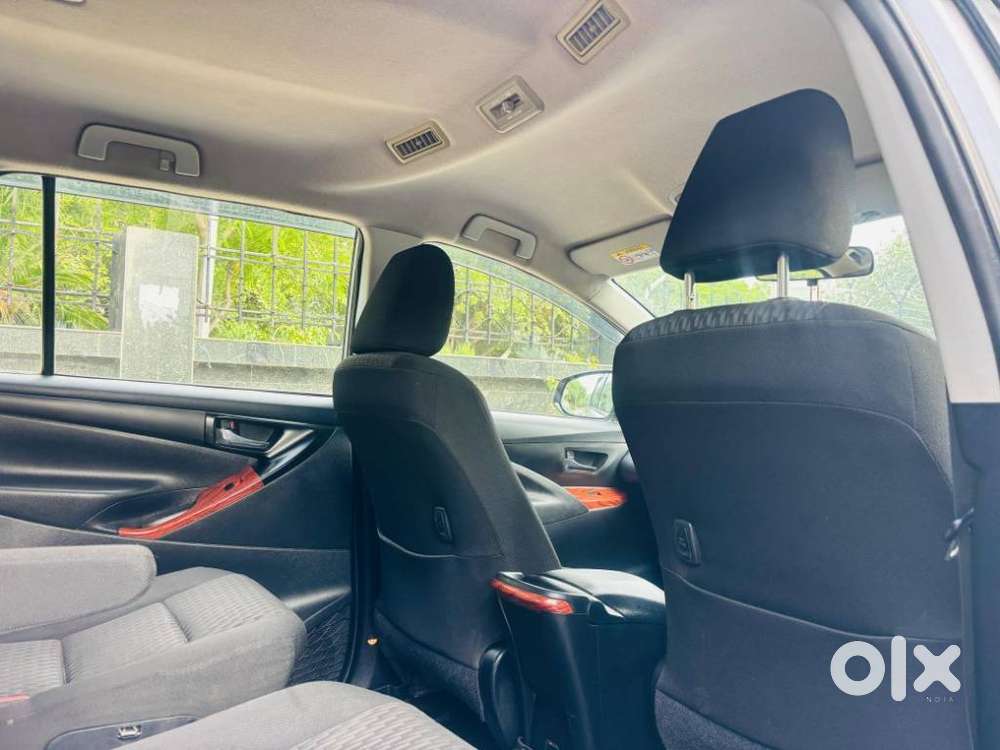 Toyota Innova Crysta 2.4 G Mt 7 Str, 2017, Diesel