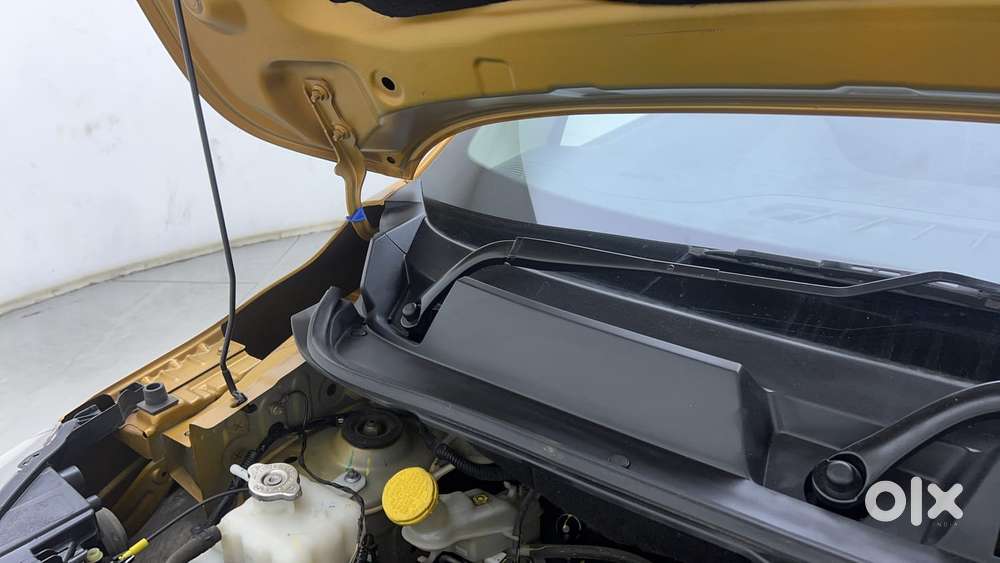 Renault Triber Rxz, 2023, Petrol