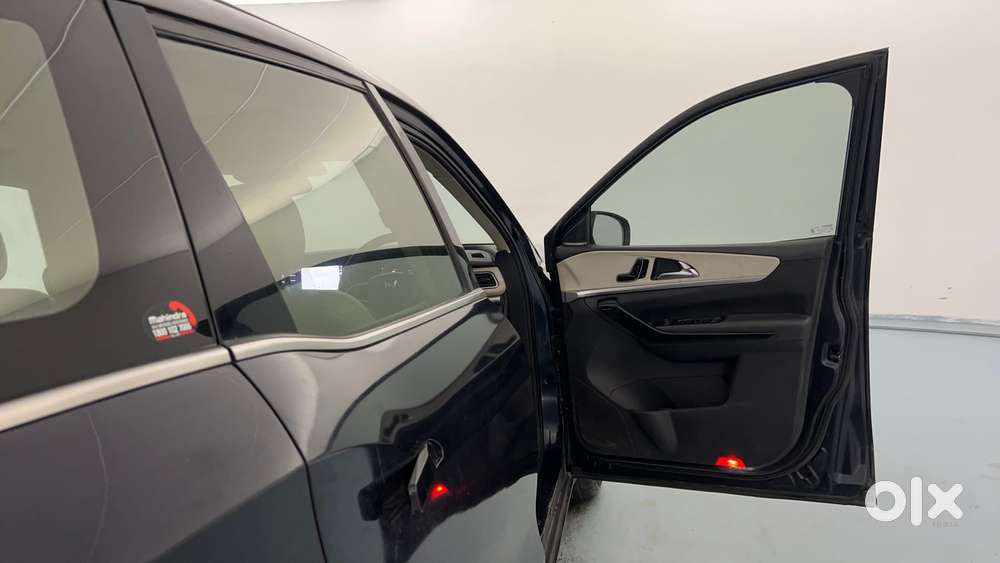 Mahindra Xuv700 2.0 Ax 7 Petrol At Luxury Pack Str, 2021, Petrol