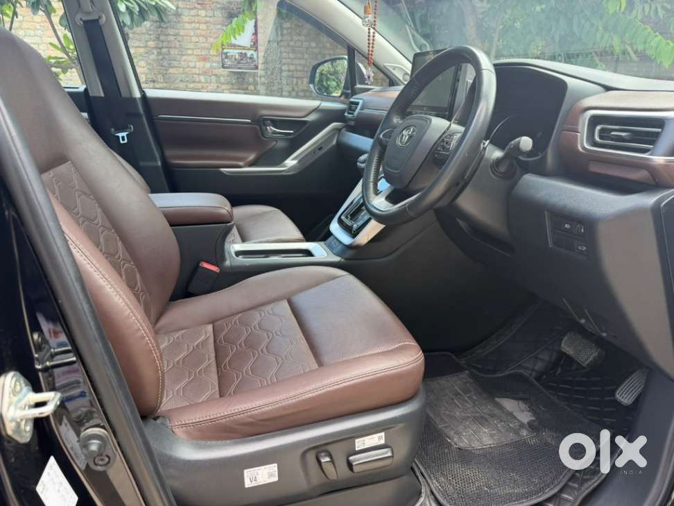 Toyota Innova Hycross 2.0 Zx (o) Hybrid 7 Str, 2025, Cng & Hybrids