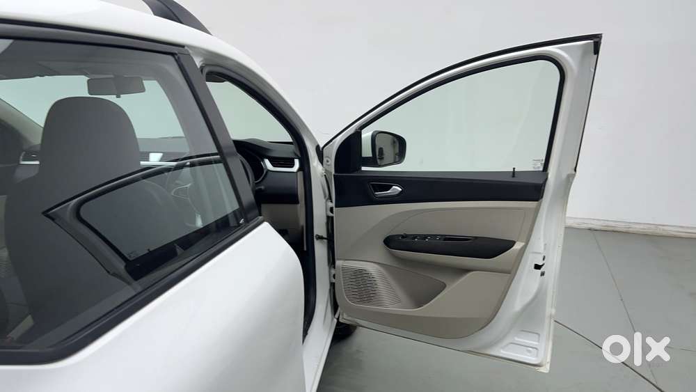 Renault Triber Rxz, 2021, Petrol