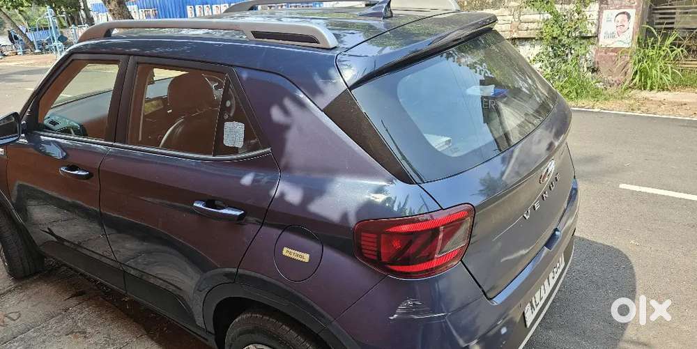 Hyundai Venue 2020 Cng & Hybrids 63000 Km Driven Blue Colour