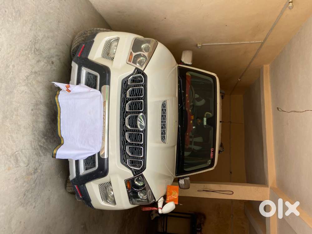 Mahindra Scorpio S10, 2015 Model