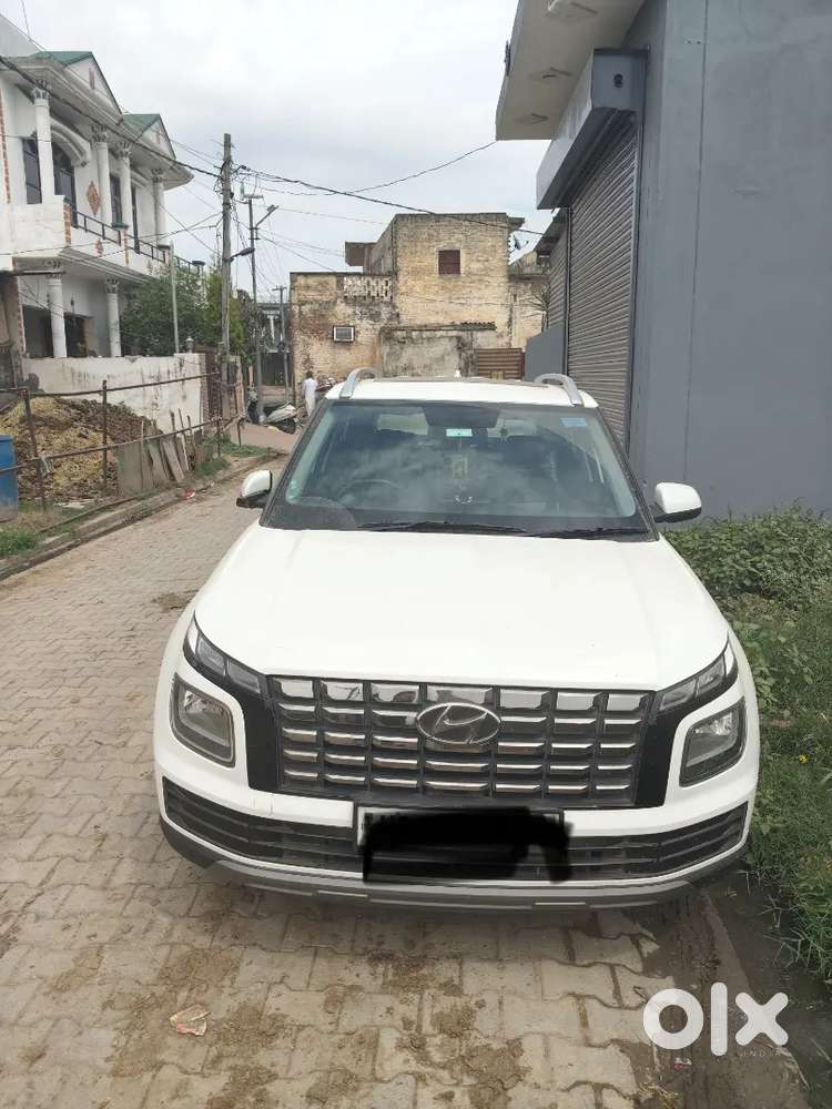 Hyundai New Venue 2024 Petrol 40000 Km Driven All Good Condition