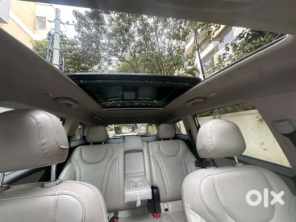 Mahindra Xuv700 2.0 Ax 7 Petrol Mt Str, 2022, Petrol