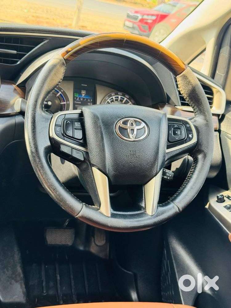Toyota Innova Crysta 2.8 Zx At 7 Seater, 2016, Diesel
