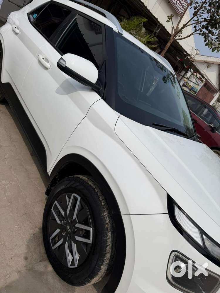 Hyundai Venue 2022 Diesel Well Maintained