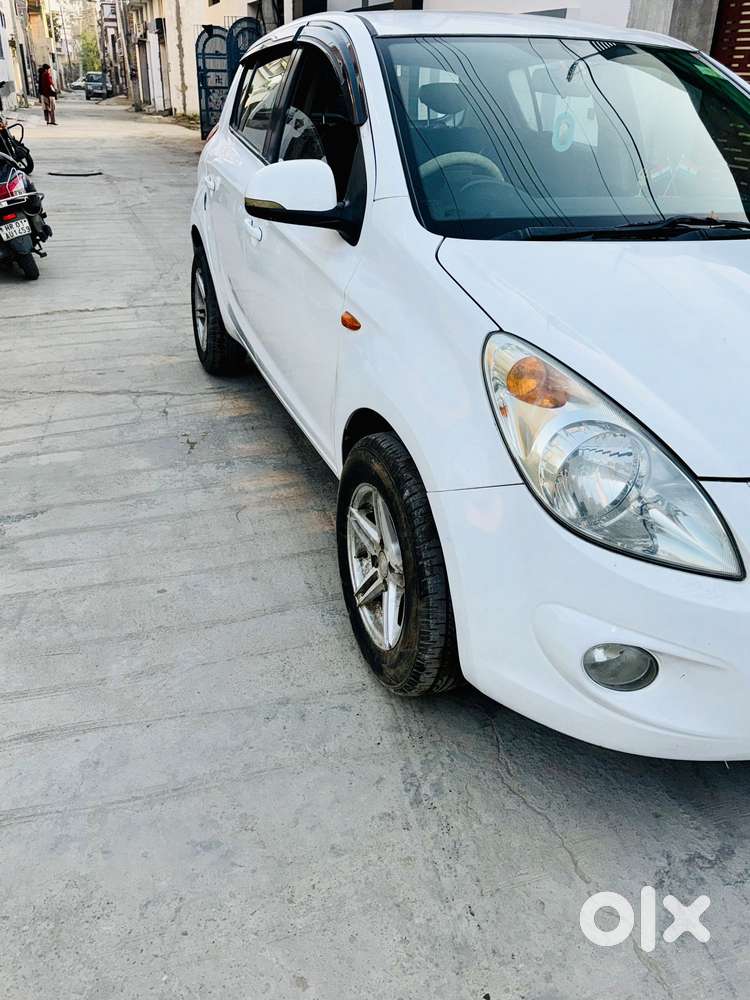 Hyundai I20 2009-2011 Asta, 2011, Petrol