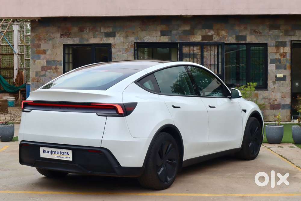 Tesla Model Y Rear-wheel Drive (rwd), 2025, Electric