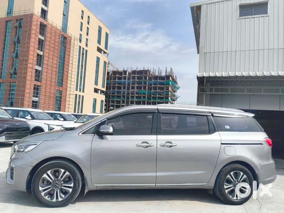 Kia Carnival Premium, 2021, Petrol