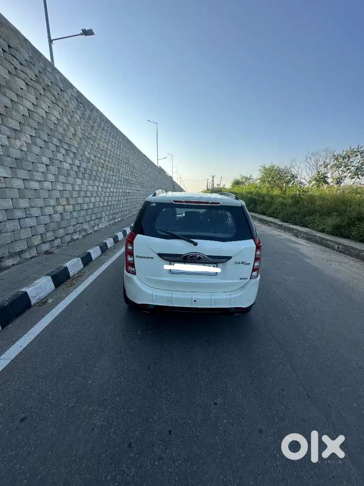 Mahindra Xuv500 W10 With Sunroof Diesel 2018