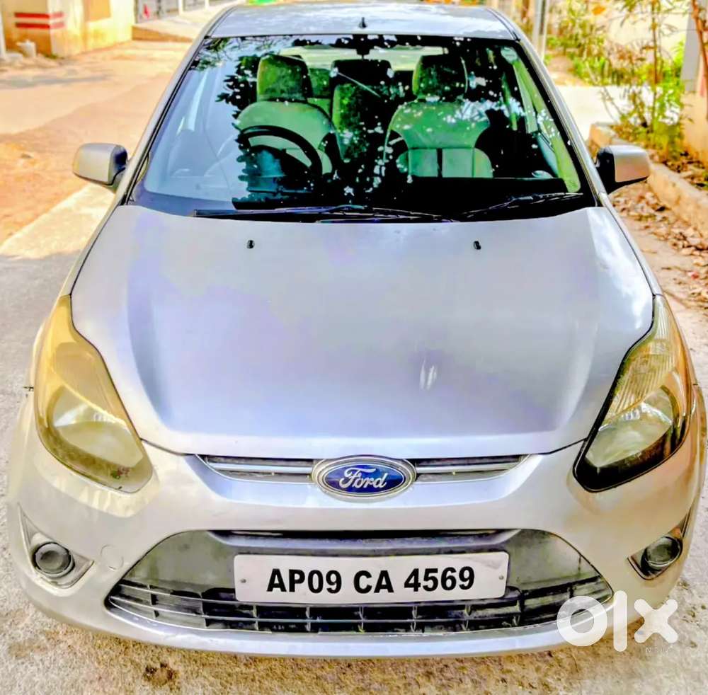 Ford Figo 2010 Silver Well Maintained