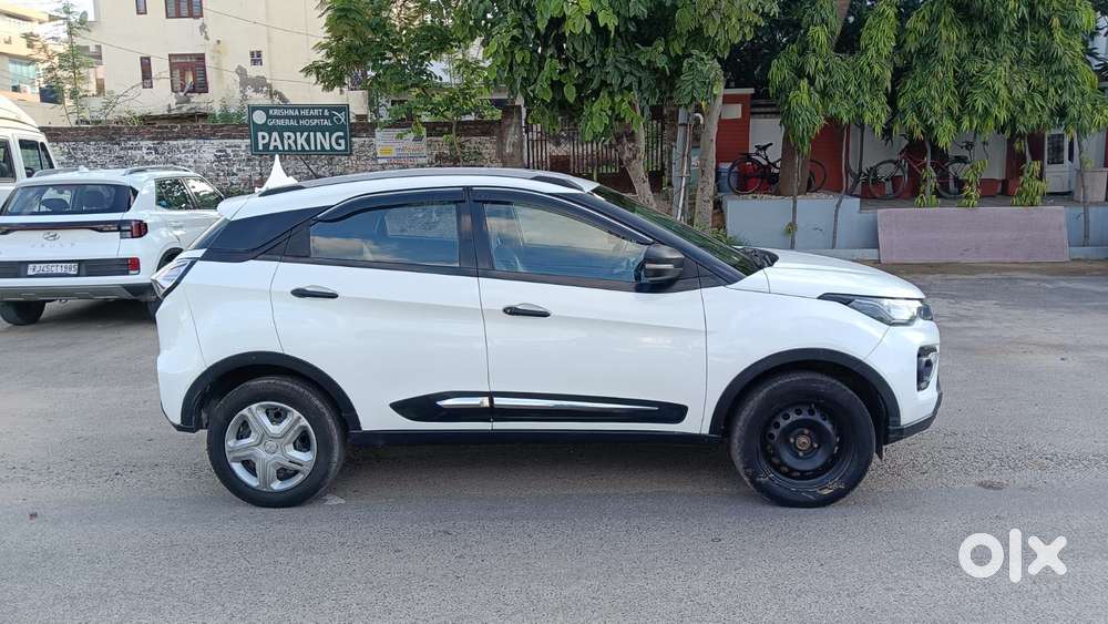 Tata Nexon 1.2 Revotron Xm (s), 2022, Petrol