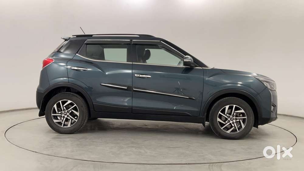 Mahindra Xuv300 1.2 W8 (o) Amt Petrol, 2023, Petrol