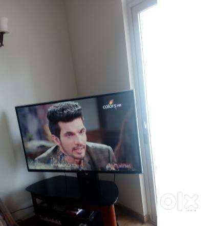 Sanyo 46 LEDTV with glossy finish, Parallel connectivity with 2HDMI