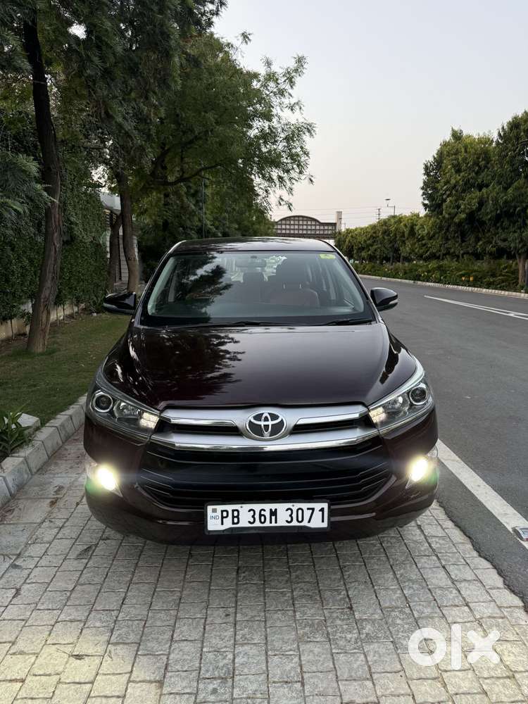 Toyota Innova Crysta 2.4 V 8 Str, 2016, Diesel