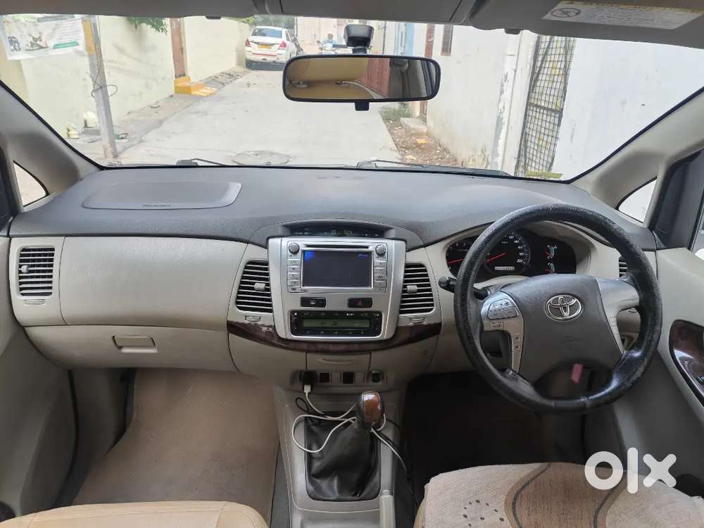 Toyota Innova 2.5v 7 Seater Gold Colour Complete Showroom Track