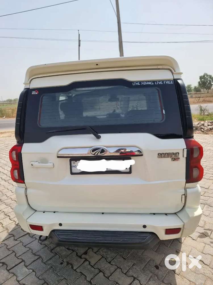 Mahindra Scorpio S11