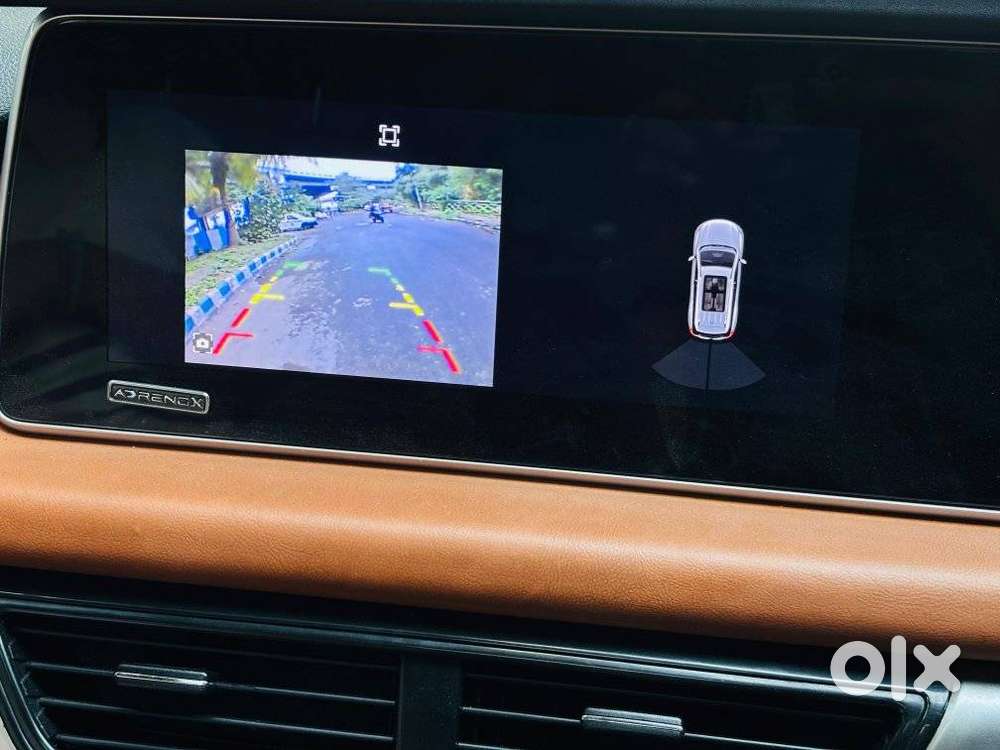 Mahindra Xuv700 2.0 Ax 5 Petrol At Str, 2022, Petrol