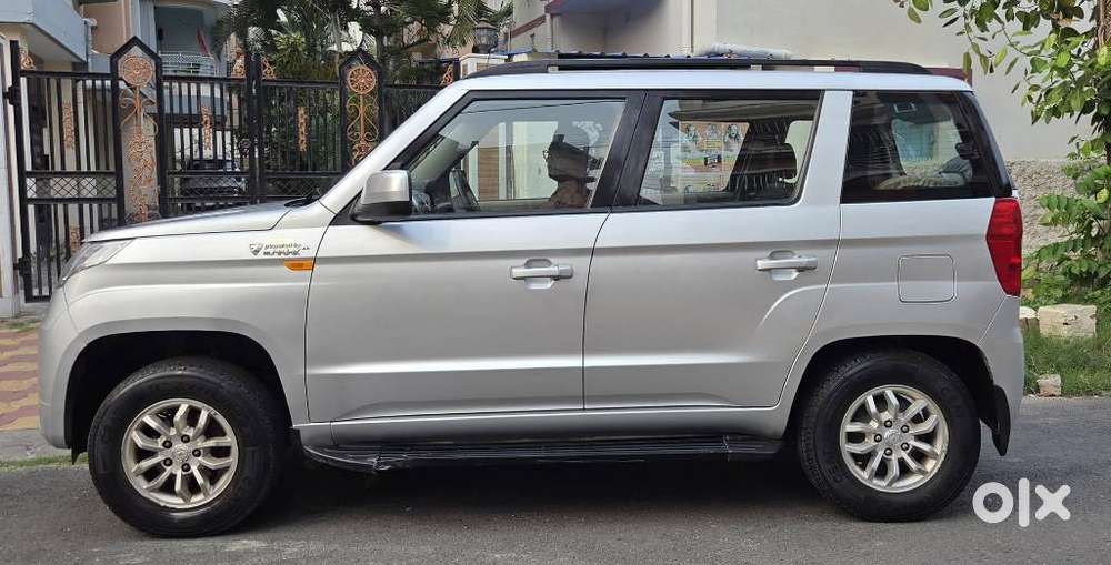 Mahindra Tuv 300 Mhawk100 T8, 2016, Petrol