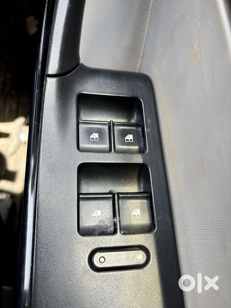 Tata Tiago Xza, 2017, Petrol