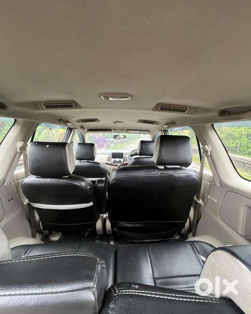 Toyota Innova 2012