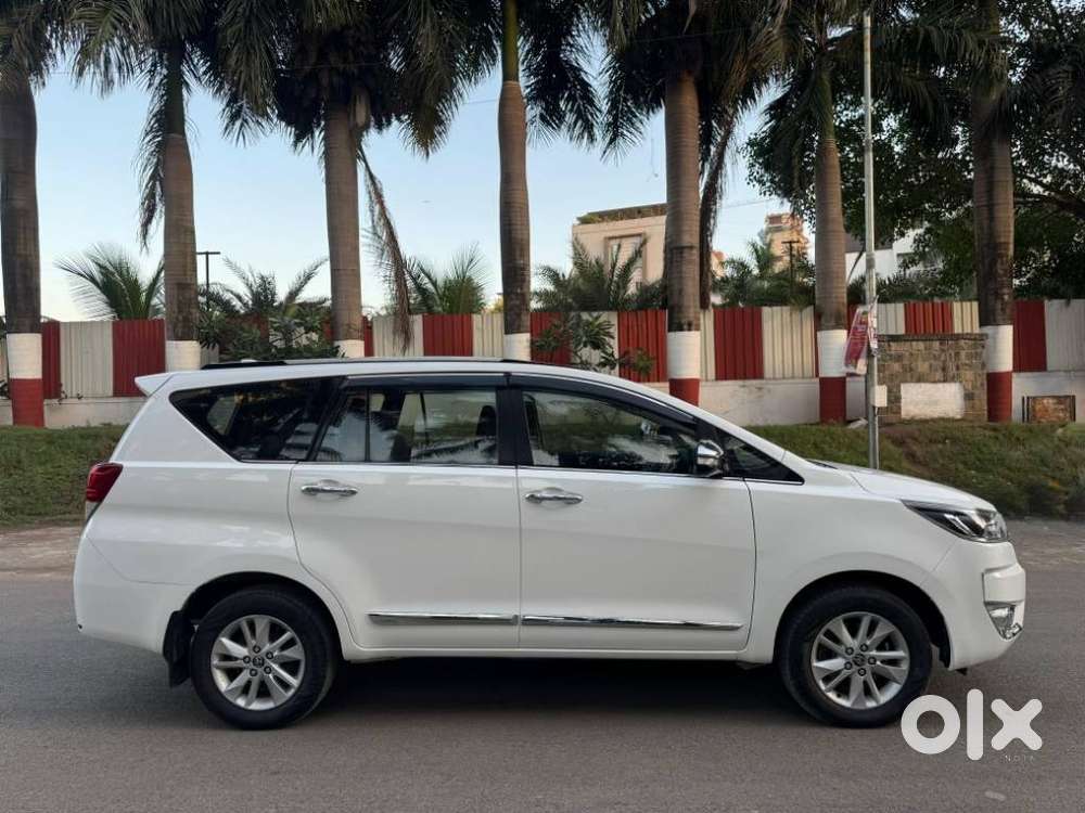 Toyota Innova Crysta 2.4 V, 2017, Diesel