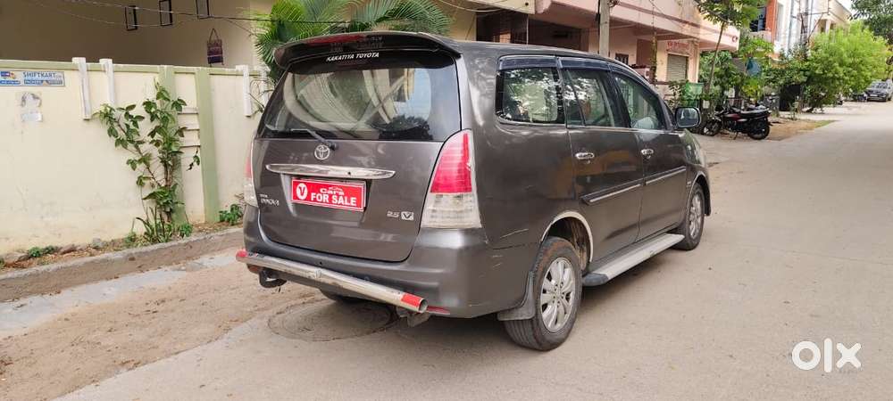 Toyota Innova 2.5 V Diesel 8-seater, 2011, Diesel