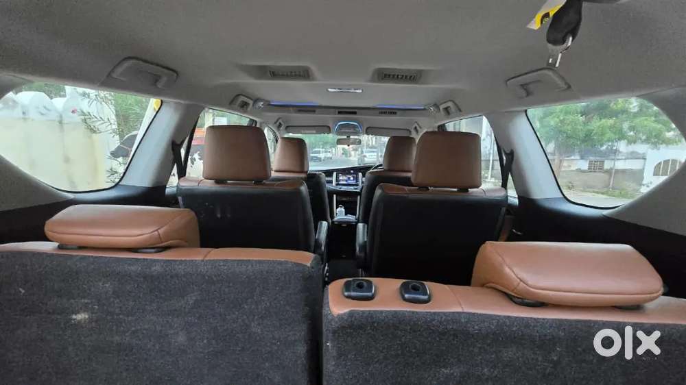 Innova Crysta Captain Seat 2.4 Z (at)