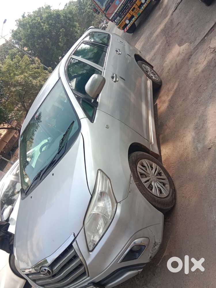 Toyota Innova 2004-2011 2.5 E Diesel Ps 8-seater, 2010, Diesel