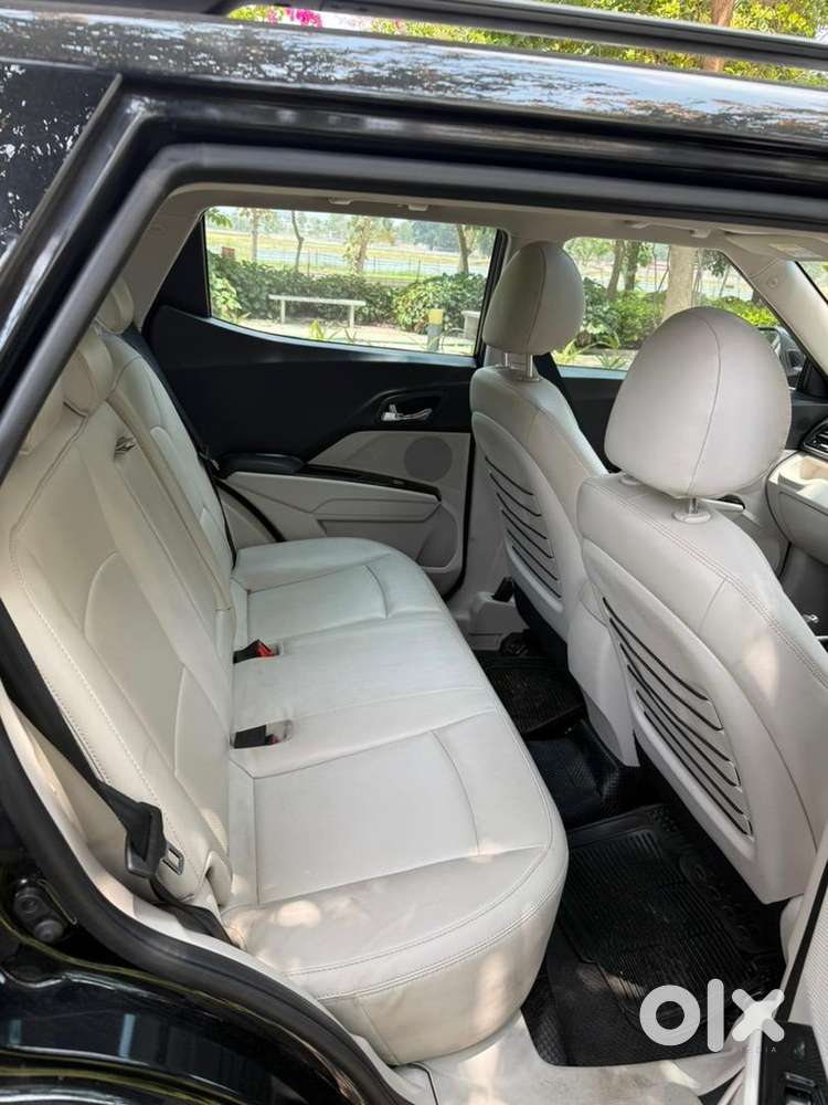 Mahindra Xuv300 2024 Petrol Well Maintained