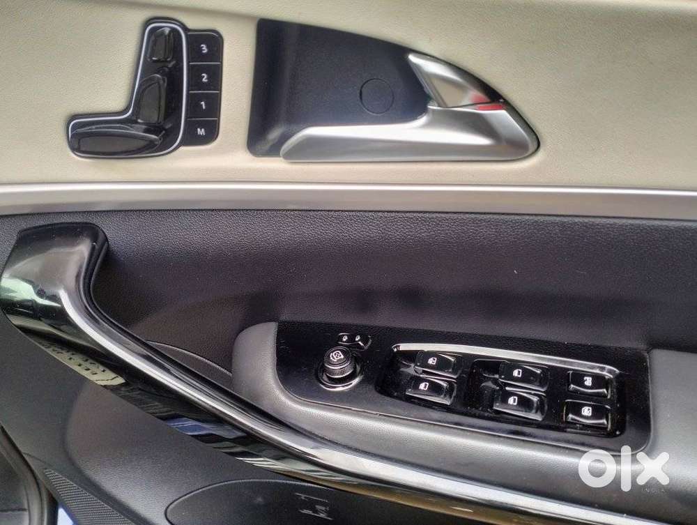 Mahindra Xuv700 2.2 Ax 7 Diesel Mt Luxury Pack Str, 2022, Diesel