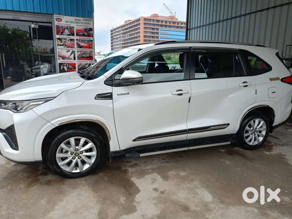 Toyota Innova Hycross 2023 Petrol 120000 Km Driven