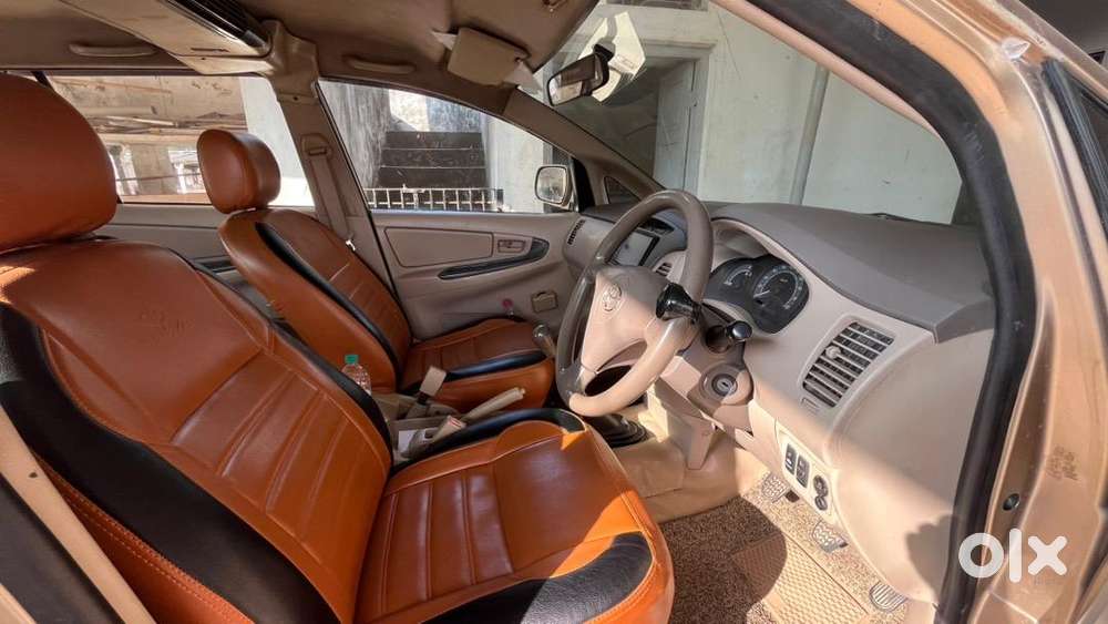 Innova Petrol Cng 8seater Fully Functional Car