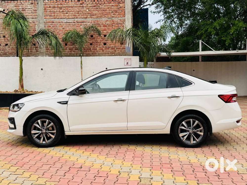 Skoda Slavia 1.0 Tsi Style At, 2023, Petrol