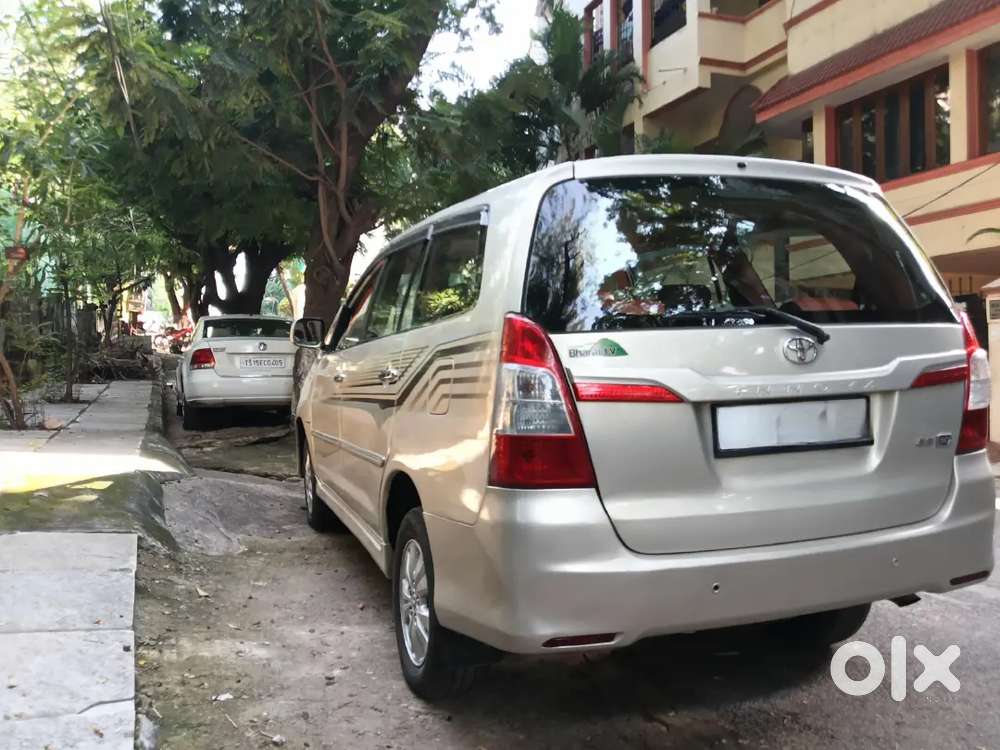 Toyota Innova 2016 Diesel 100000 Km Driven