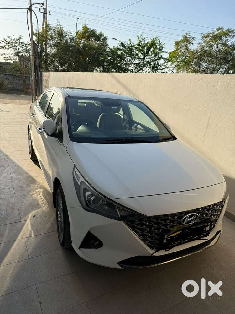 Hyundai Verna 2022 Petrol Well Maintained. Doctor Driven.