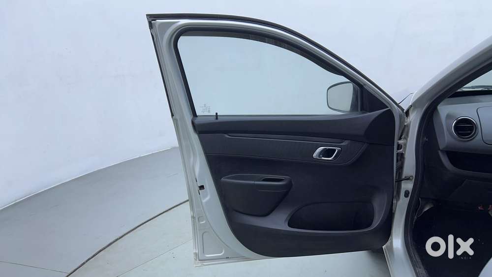 Renault Kwid 2019-ongoing 1.0 Rxt Amt (o), 2018, Petrol