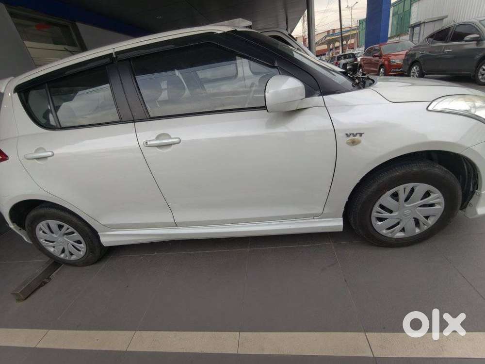 Maruti Suzuki Swift 1.2 Lxi (o), 2017, Petrol