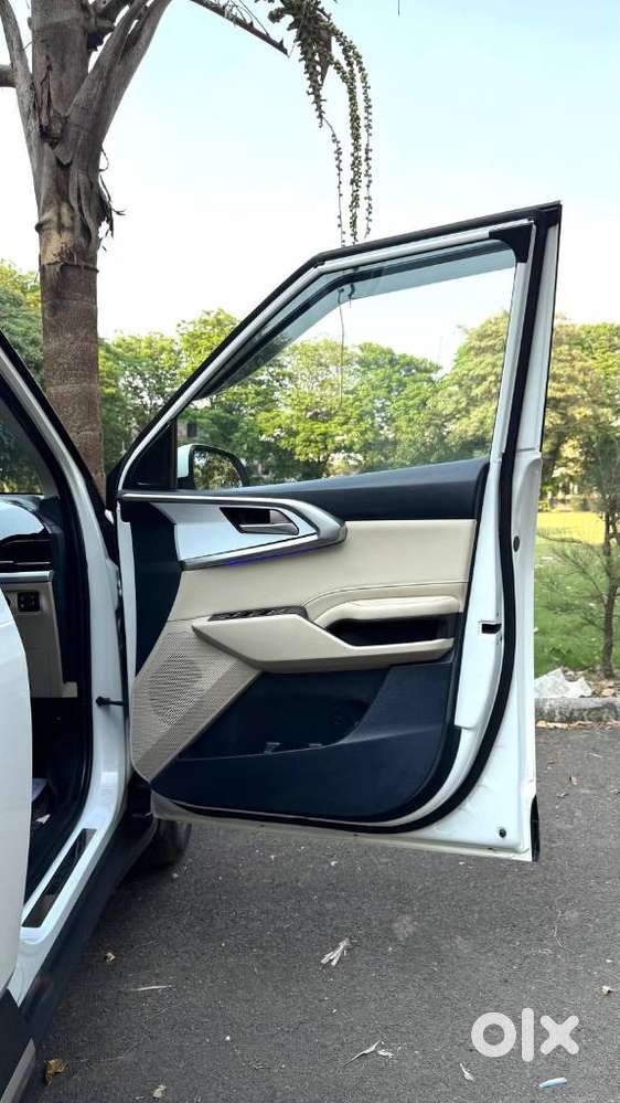 Kia Carens Luxury (o)1.5 Diesel At 7 Str, 2023, Diesel