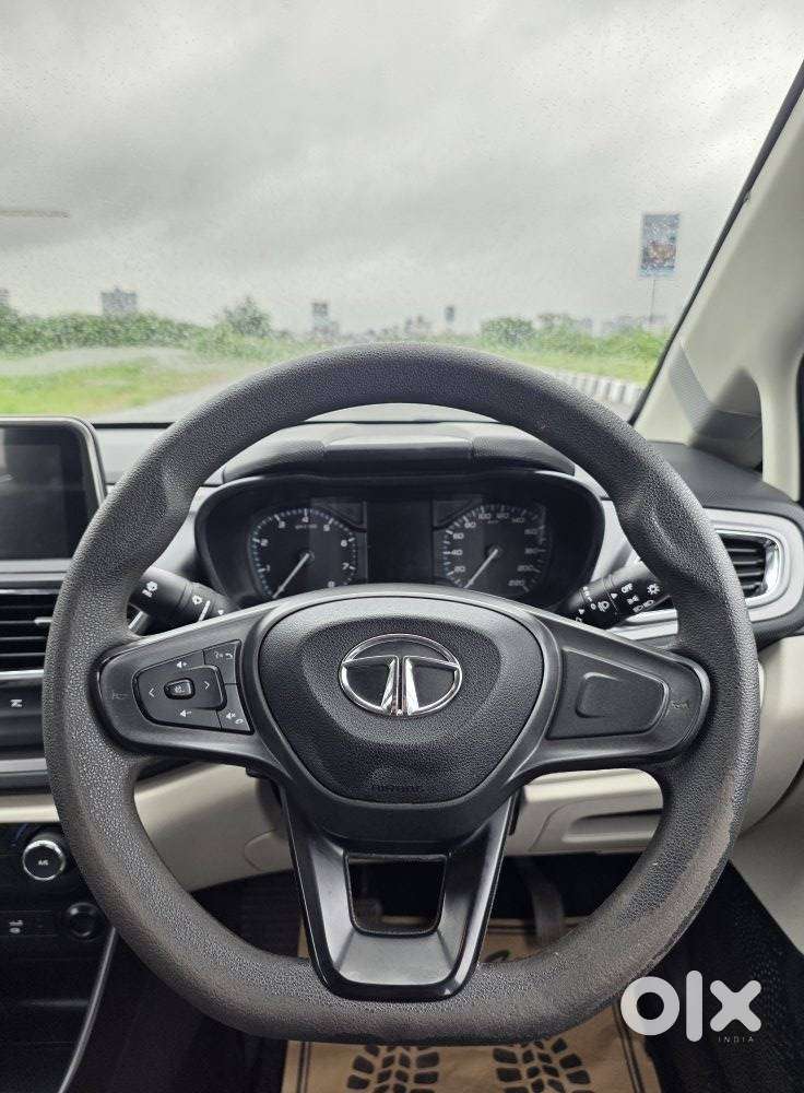Tata Altroz 1.2 Xm Plus, 2022, Petrol