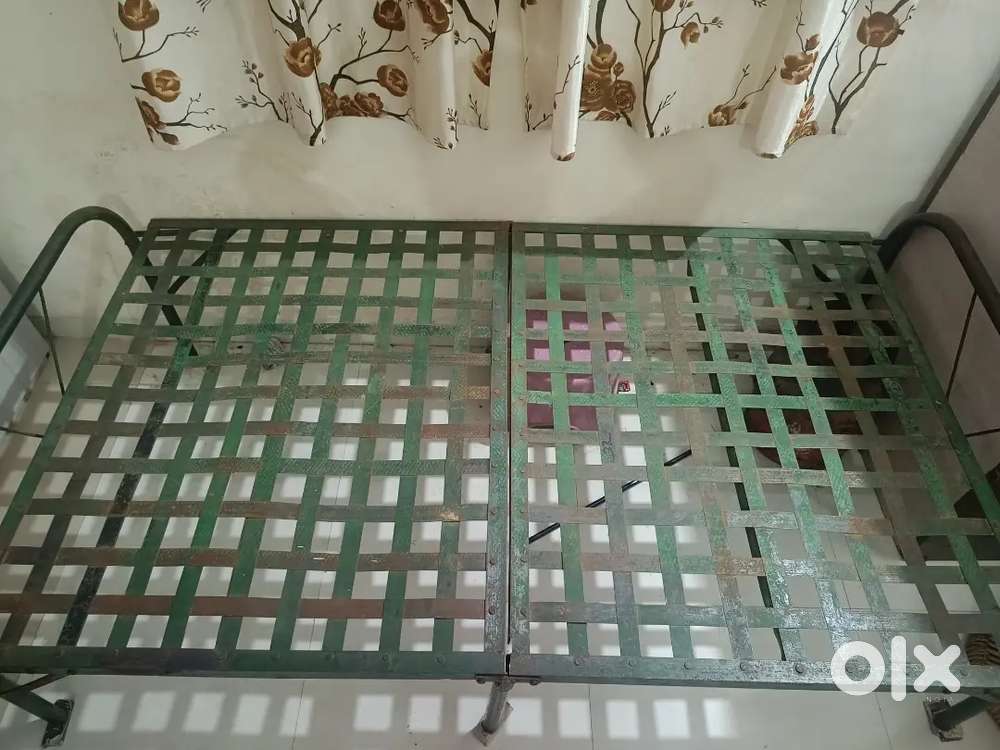 Iron bed at rs 800