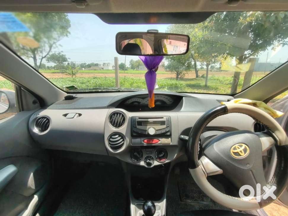 Toyota Etios V, 2011, Petrol