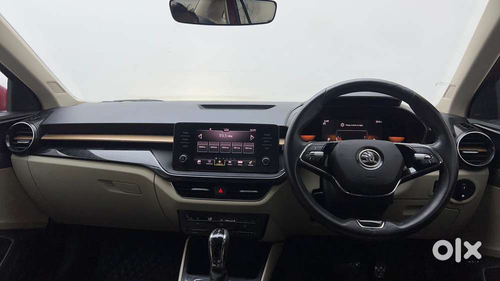 Skoda Slavia Style 1.0l Tsi At, 2022, Petrol