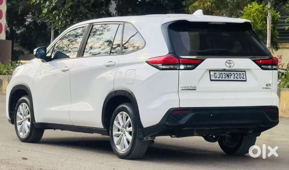 Toyota Innova Hycross 2.0 Vx (o) Hybrid 8 Str, 2024, Petrol