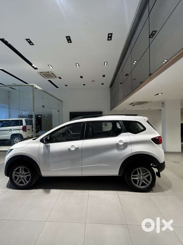 Renault Triber Rxt, 2025, Petrol