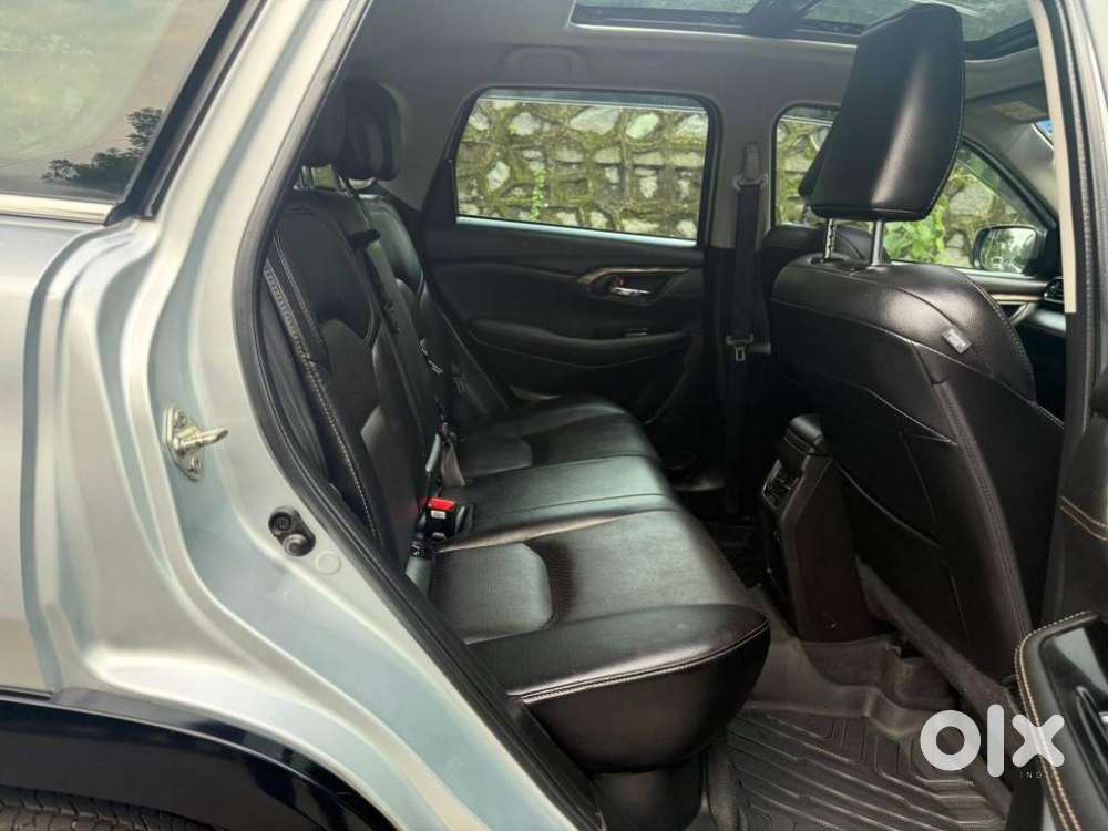 Maruti Suzuki Grand Vitara 1.5 Alpha Plus Dual Tone Intelligent Hybr..