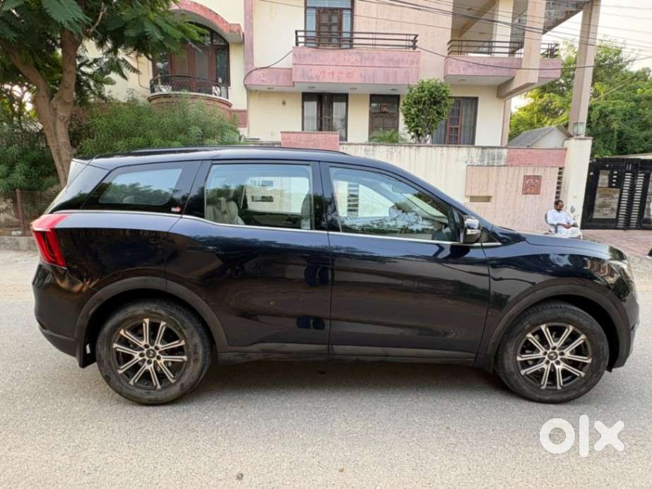 Mahindra Xuv700 2.0 Ax 7 Petrol Mt Str, 2023, Petrol