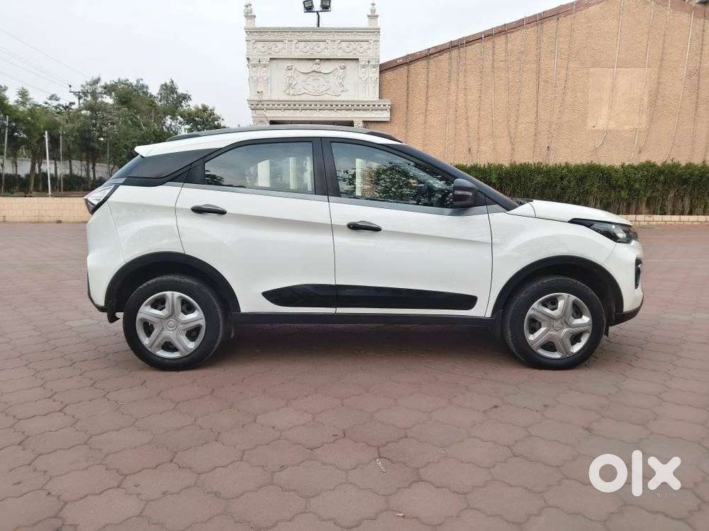 Tata Nexon 1.5 Revotorq Xma Amt, 2022, Petrol