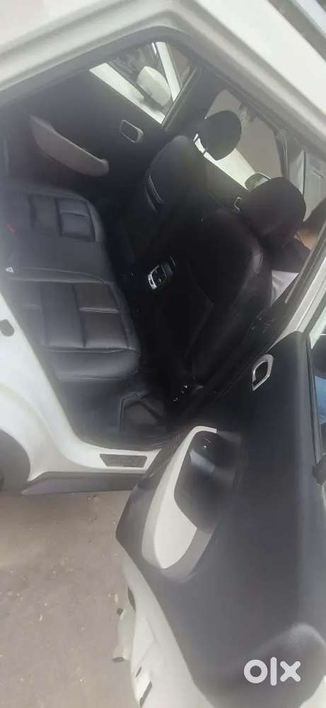 Hyundai Venue 2025 Petrol Well Maintained